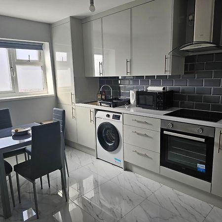 Potters Hideout- 2 Bedroom 2 Bathroom Apartment Watford  Exterior foto