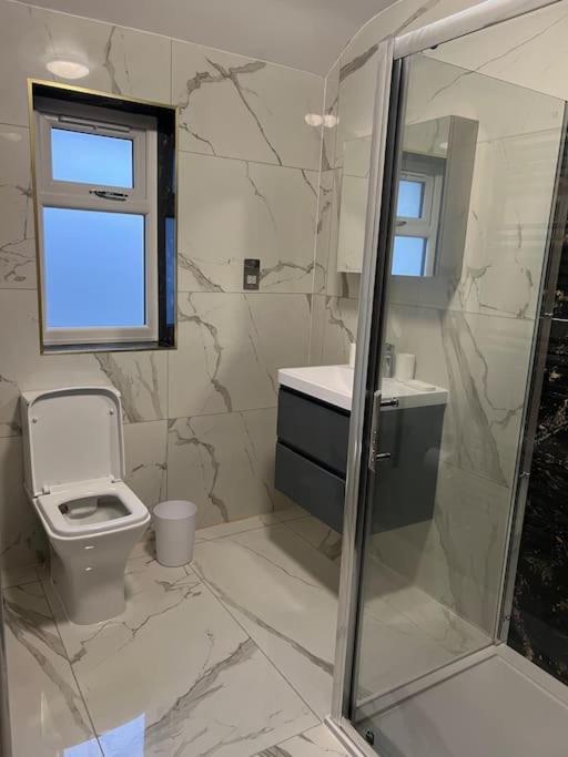 Potters Hideout- 2 Bedroom 2 Bathroom Apartment Watford  Exterior foto